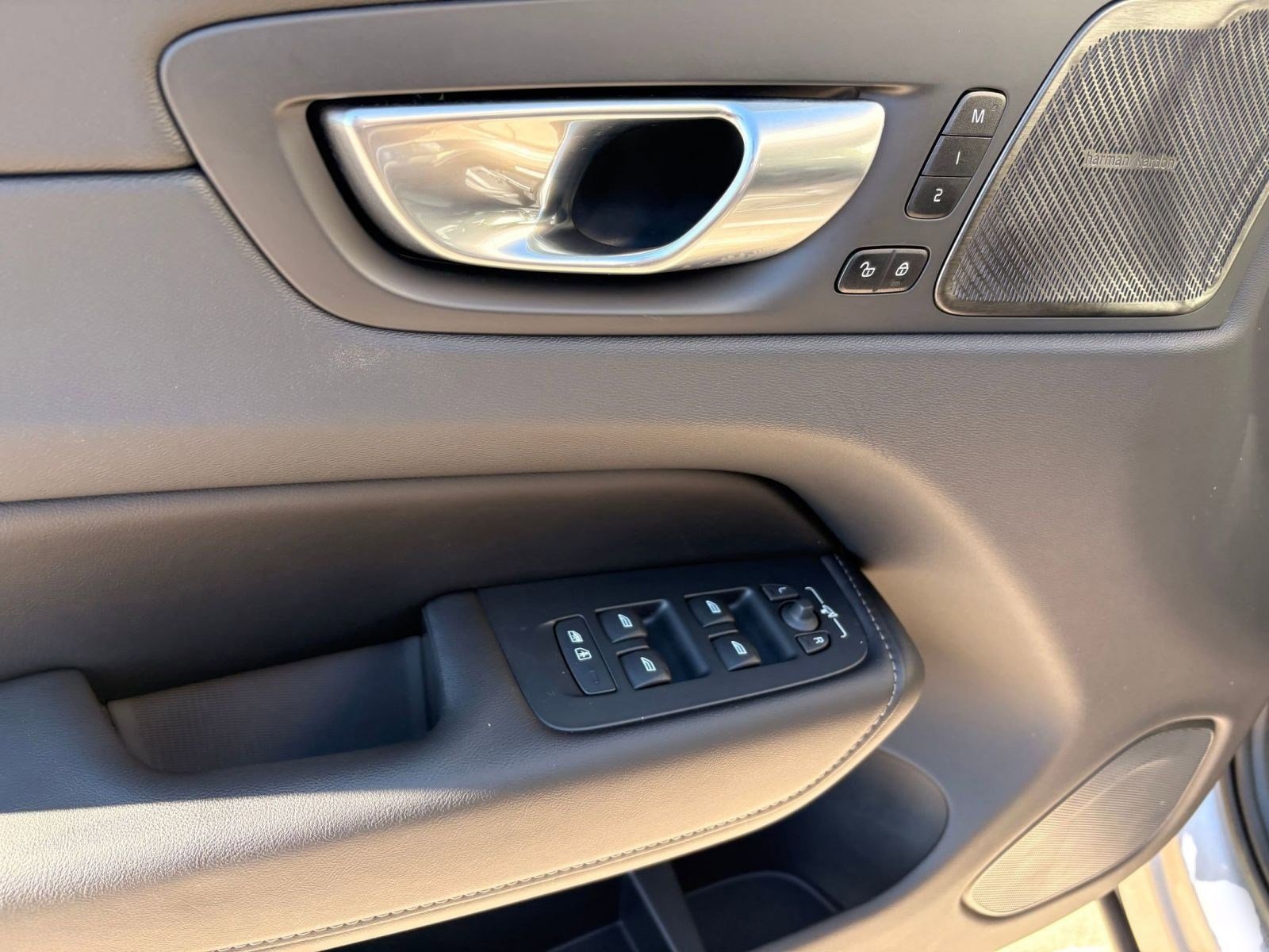 Certified 2023 Volvo XC60 B5 Ultimate image 13