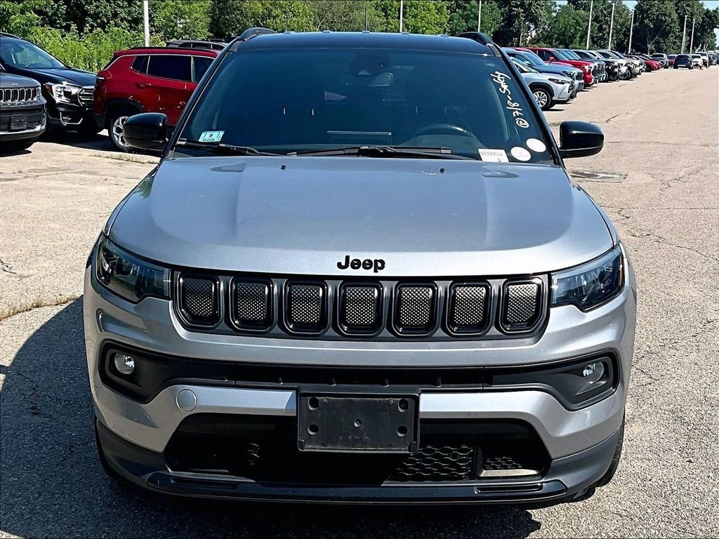 Used 2022 Jeep Compass Latitude w/ Convenience Group AWD/4WD image 2