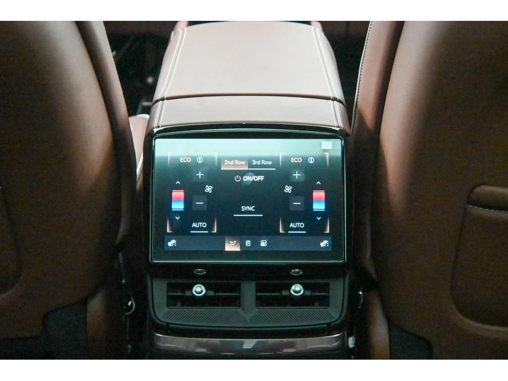 New 2027 Cadillac Vistiq Platinum AWD/4WD image 17