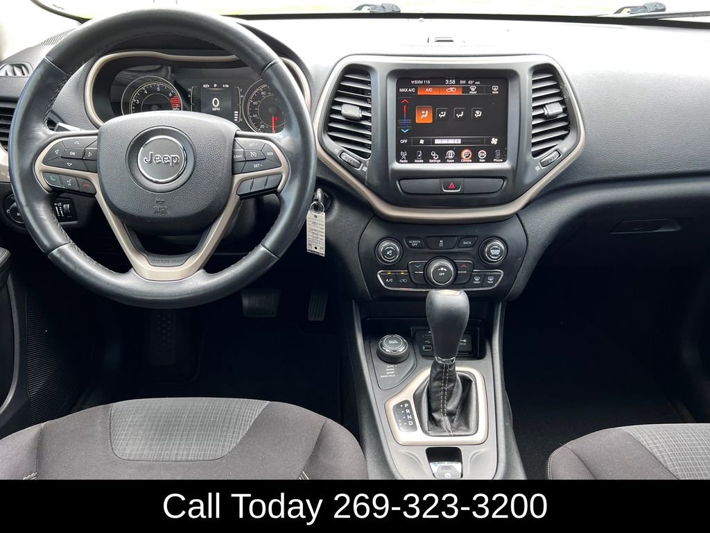 Used 2016 Jeep Cherokee Latitude AWD/4WD image 2