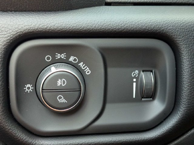 New 2026 RAM 3500 Big Horn AWD/4WD image 24