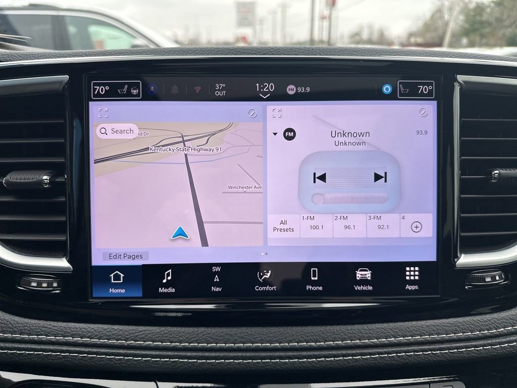 Used 2025 Chrysler Pacifica Limited image 25