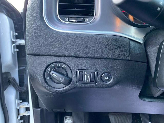 Used 2020 Dodge Charger SXT AWD/4WD image 9