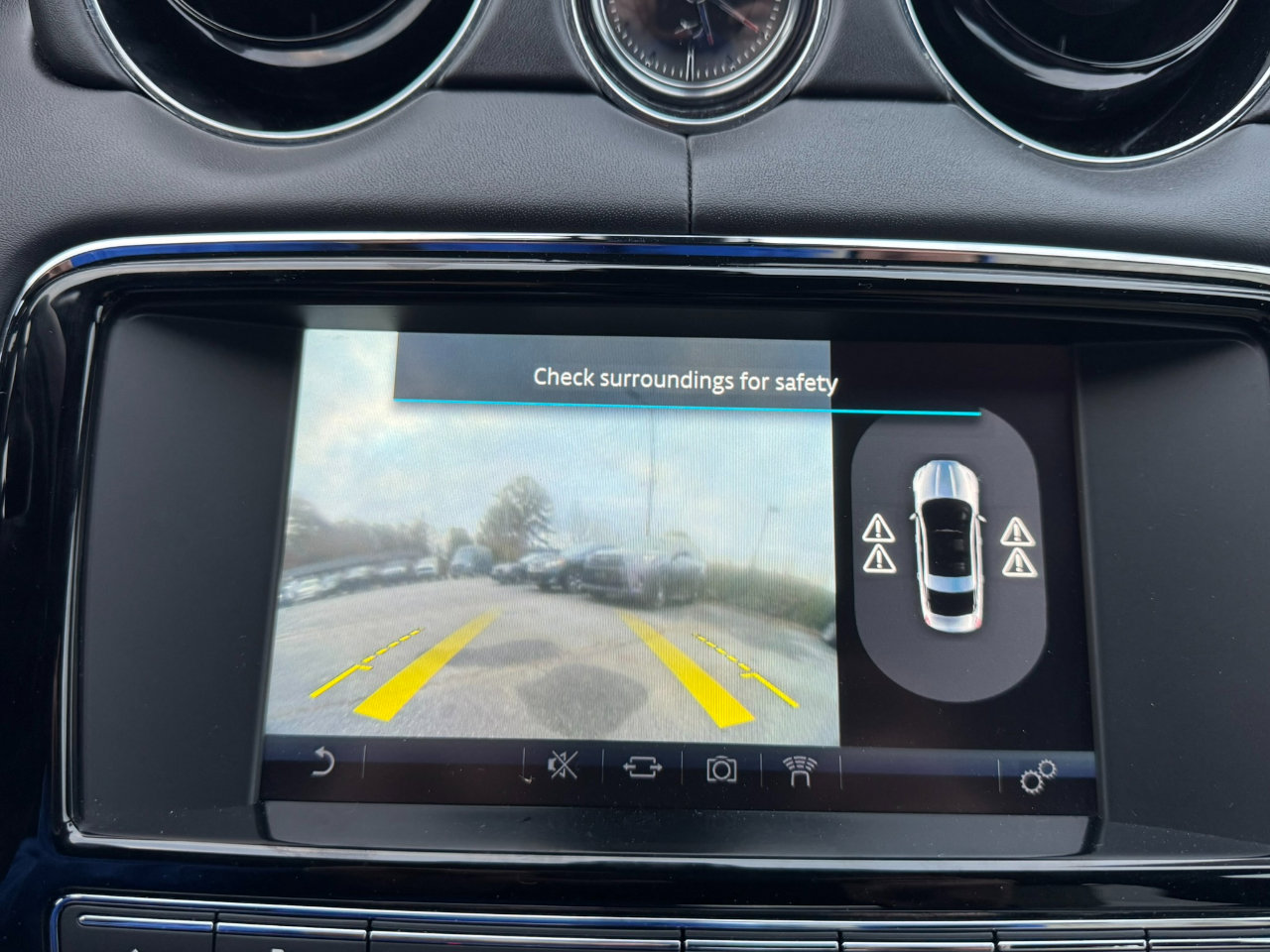 Used 2016 Jaguar XJ L Portfolio image 24