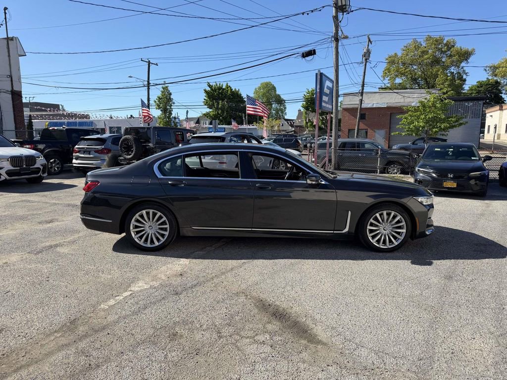 Used 2022 BMW 740i xDrive AWD/4WD image 9