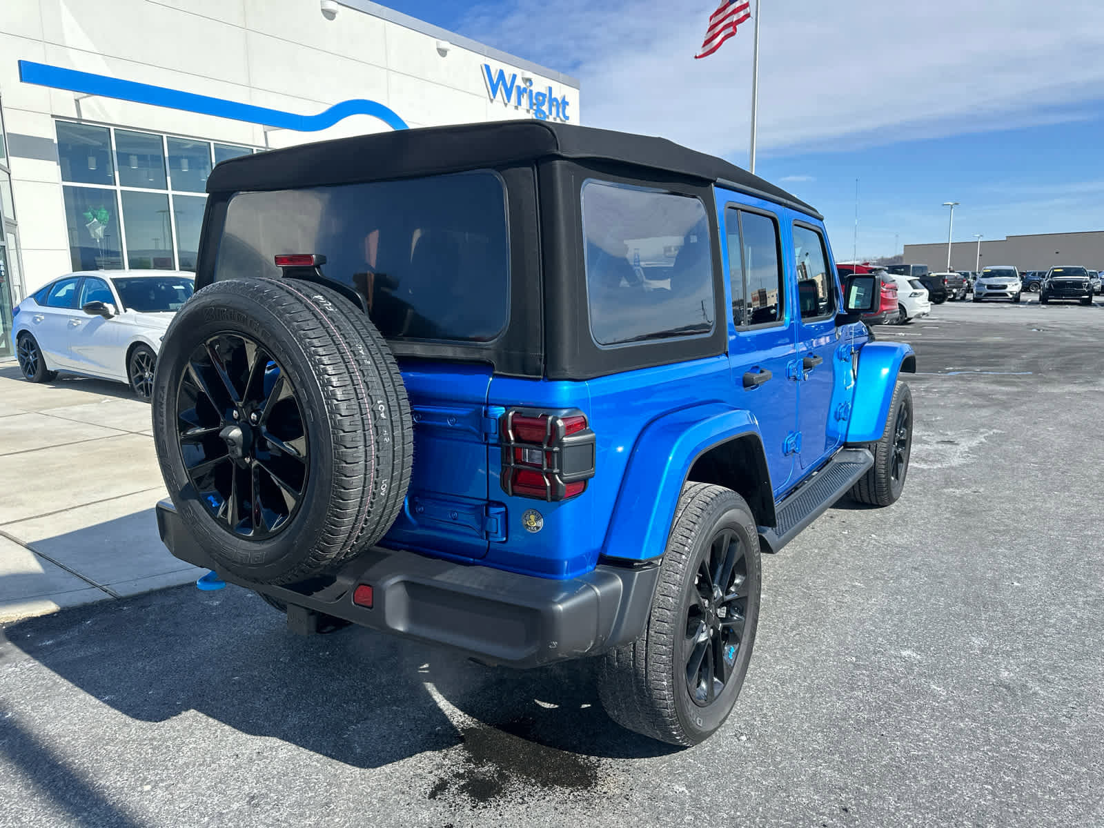 Used 2023 Jeep Wrangler Sahara w/ Cold Weather Group image 8