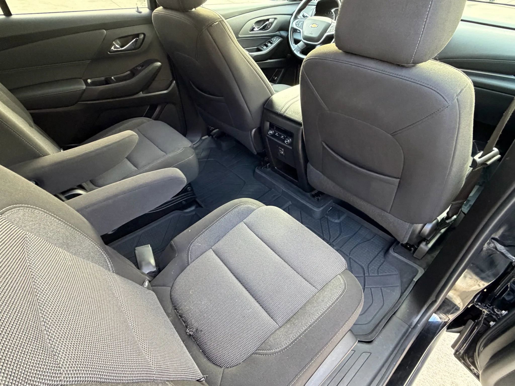 Used 2022 Chevrolet Traverse LT image 46