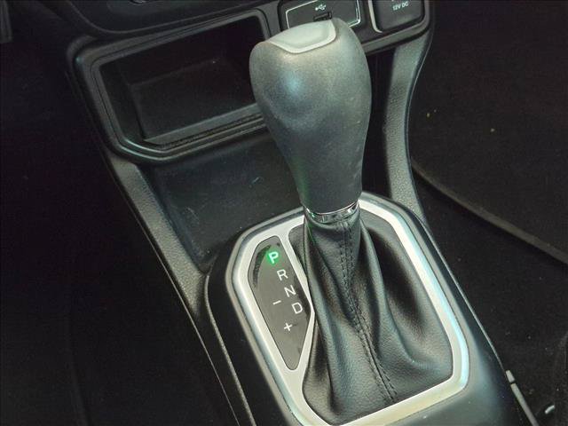 Used 2018 Jeep Renegade Latitude FWD image 12