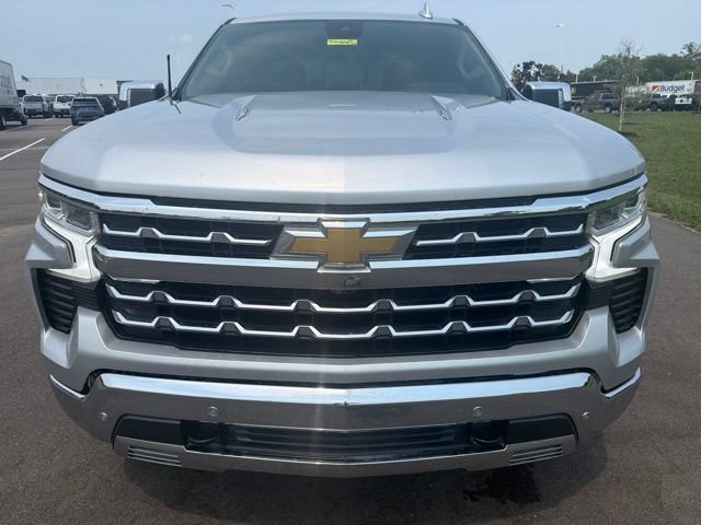 Used 2022 Chevrolet Silverado 1500 LTZ w/ LTZ Premium Package AWD/4WD image 3