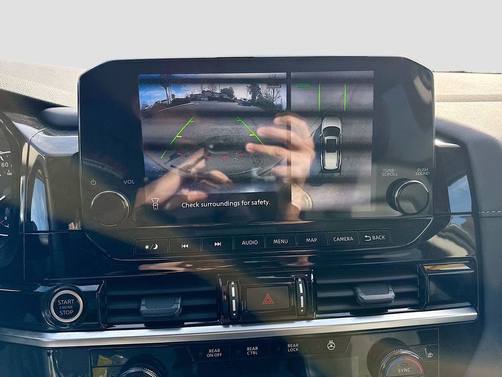 Used 2024 Nissan Pathfinder SL image 14