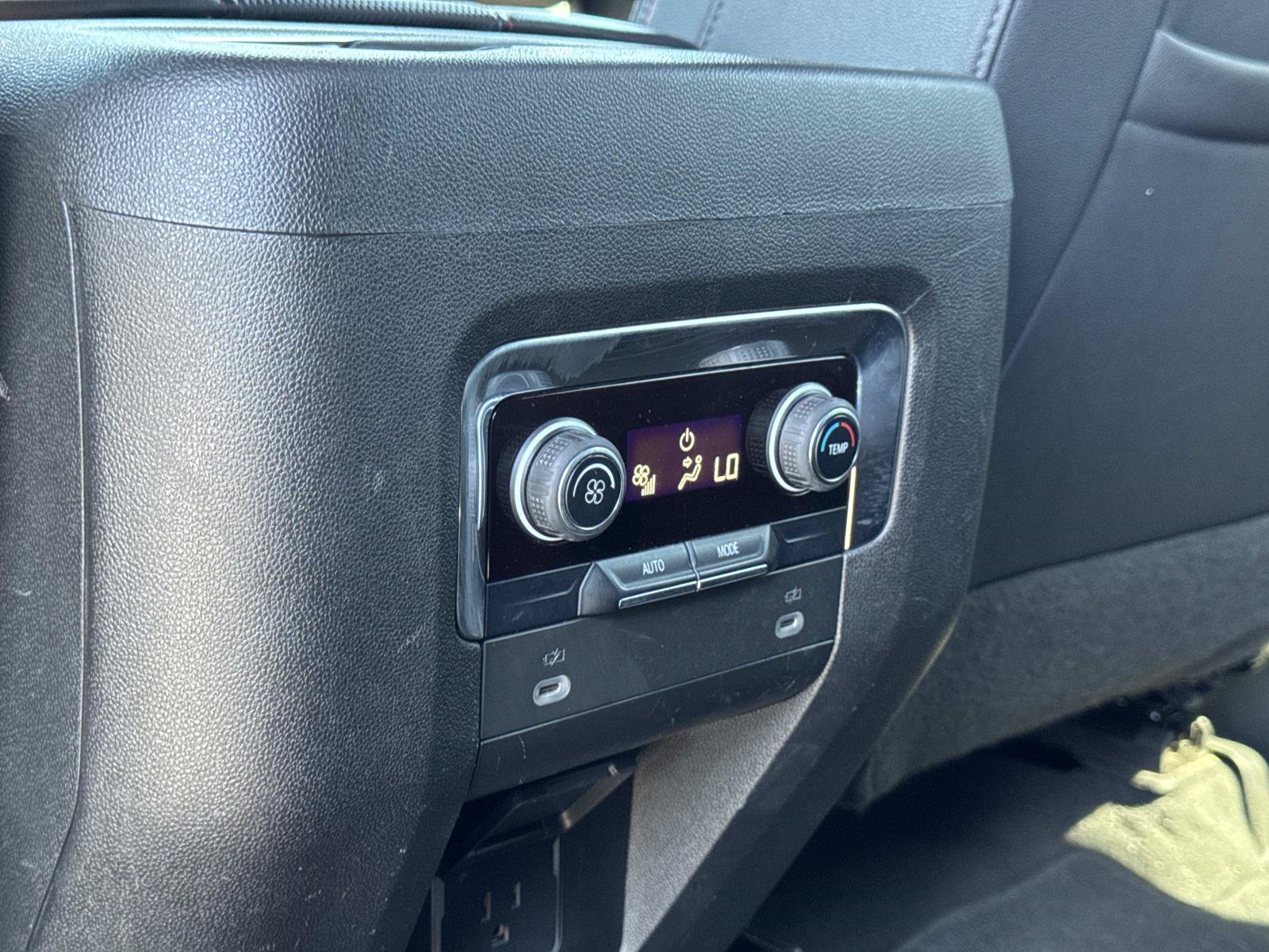 Used 2023 Chevrolet Suburban RST RWD image 28