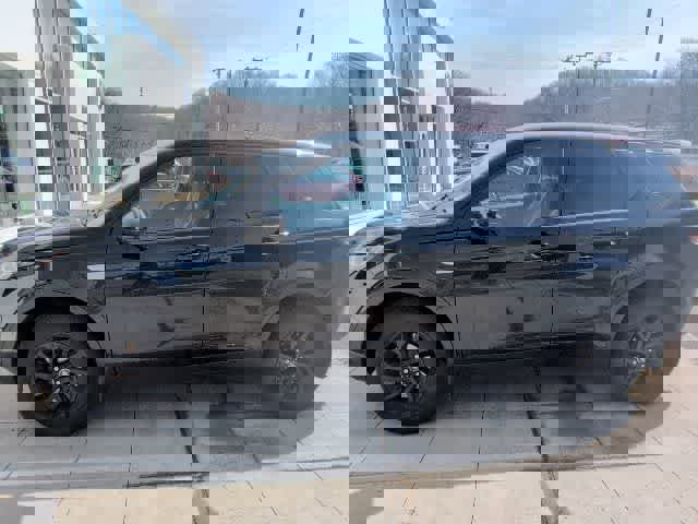 Used 2018 Land Rover Discovery Sport HSE image 2