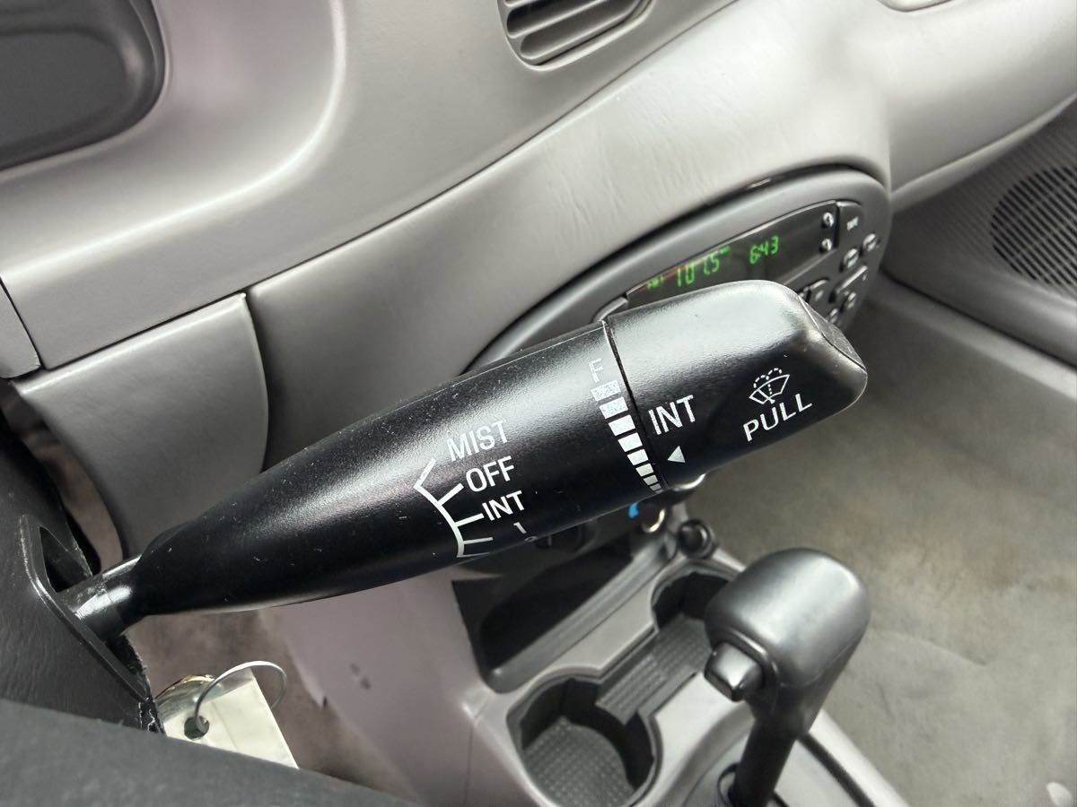 Used 2002 Ford Escort Sedan image 25