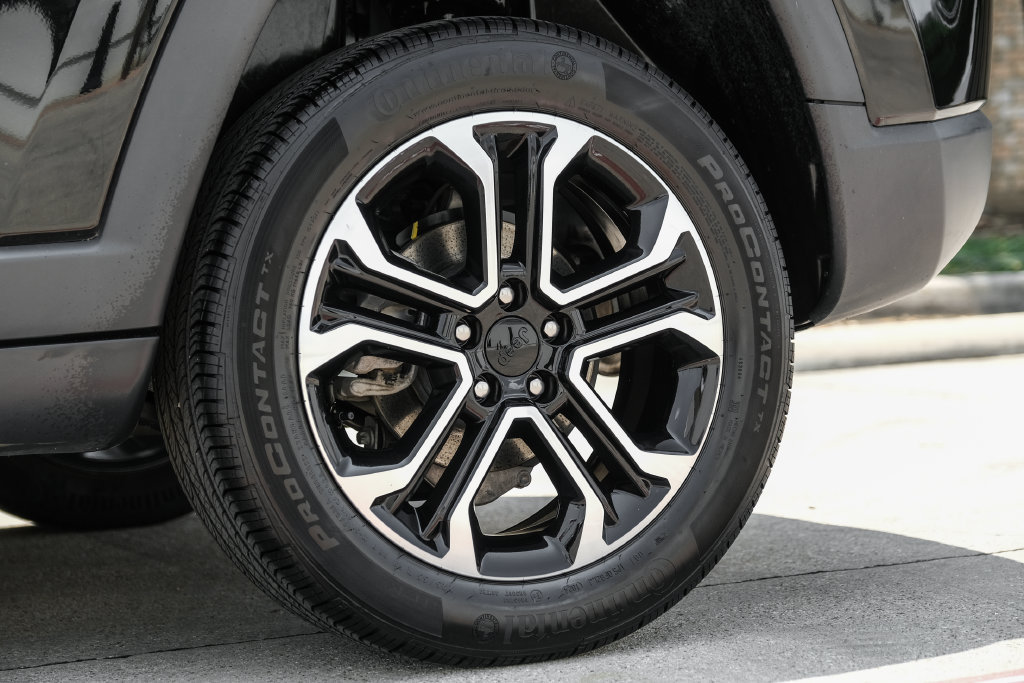 Used 2023 Jeep Compass Limited AWD/4WD image 71