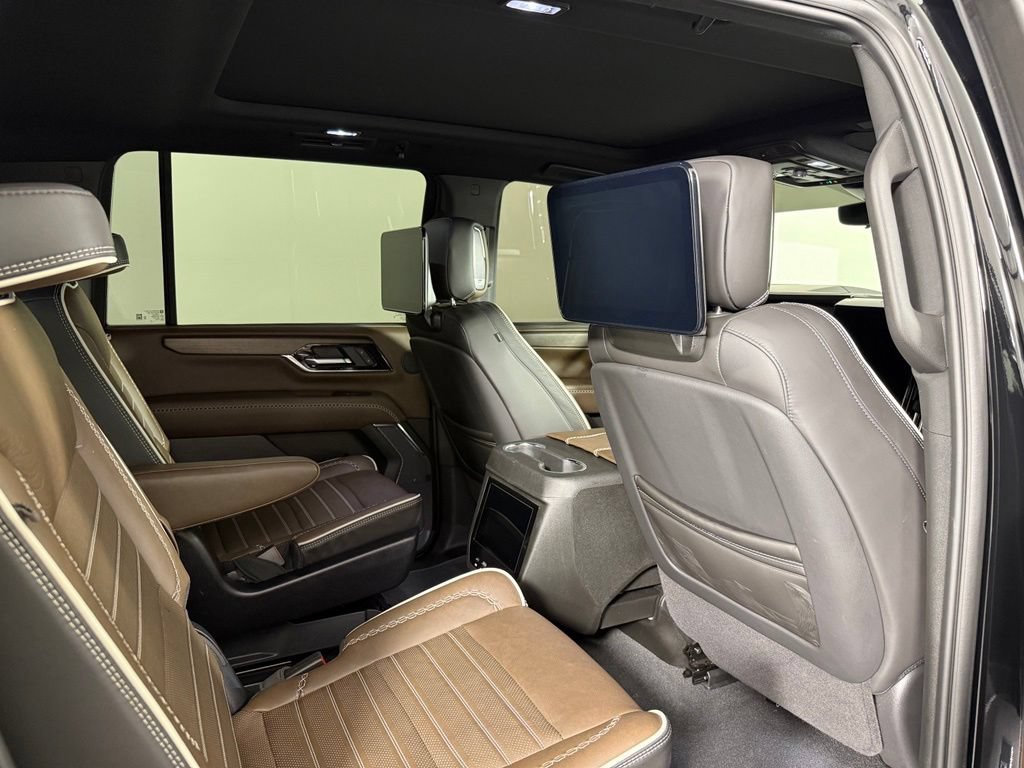 Used 2025 GMC Yukon XL Denali Ultimate AWD/4WD image 17