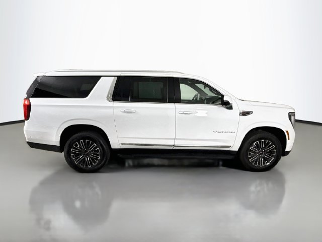 Used 2026 GMC Yukon XL Elevation w/ Elevation Premium Package AWD/4WD image 9