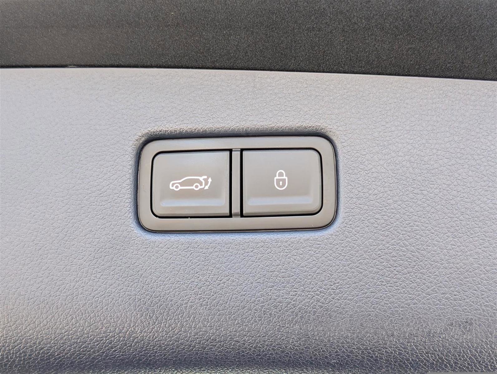 Used 2025 Genesis GV70 3.5T Sport image 15