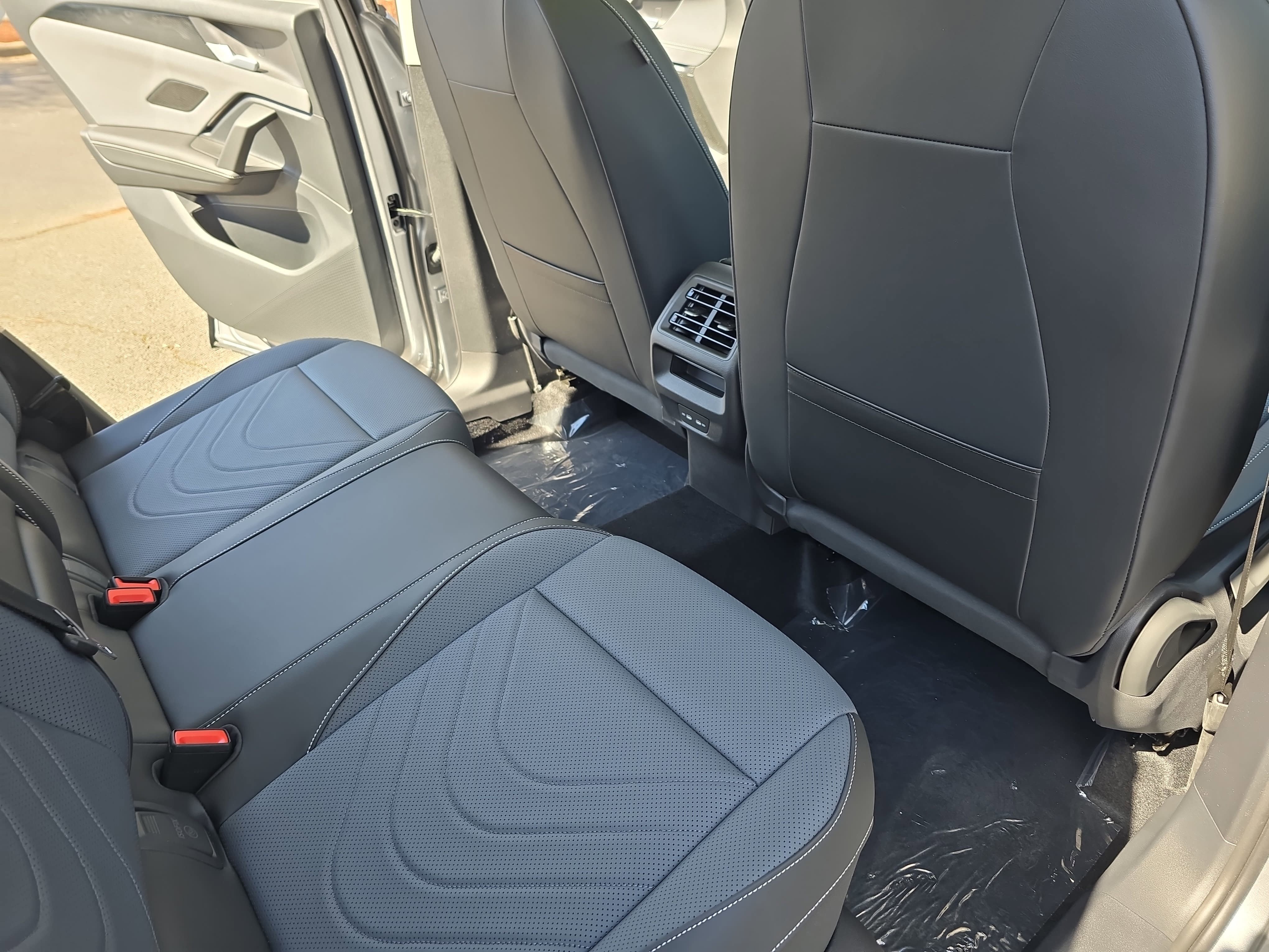New 2026 Volkswagen Tiguan SE FWD image 11