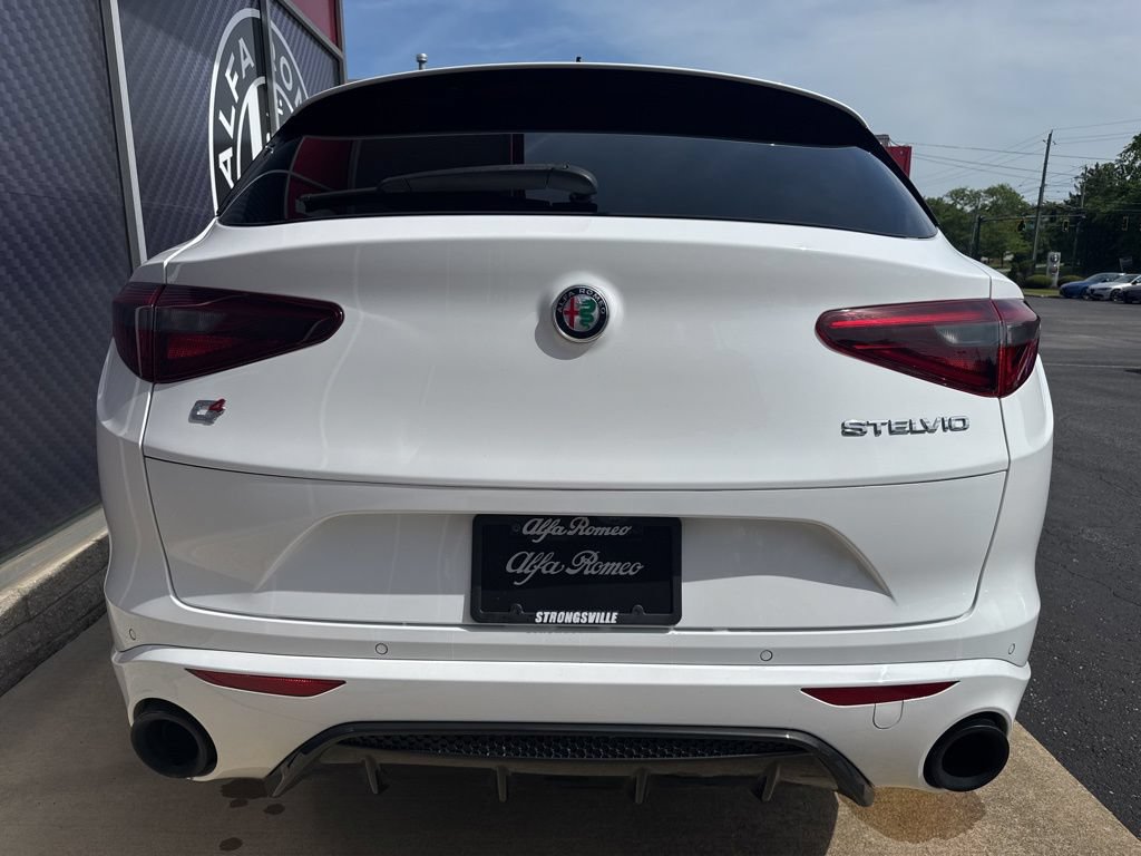Used 2023 Alfa Romeo Stelvio Veloce AWD/4WD image 10