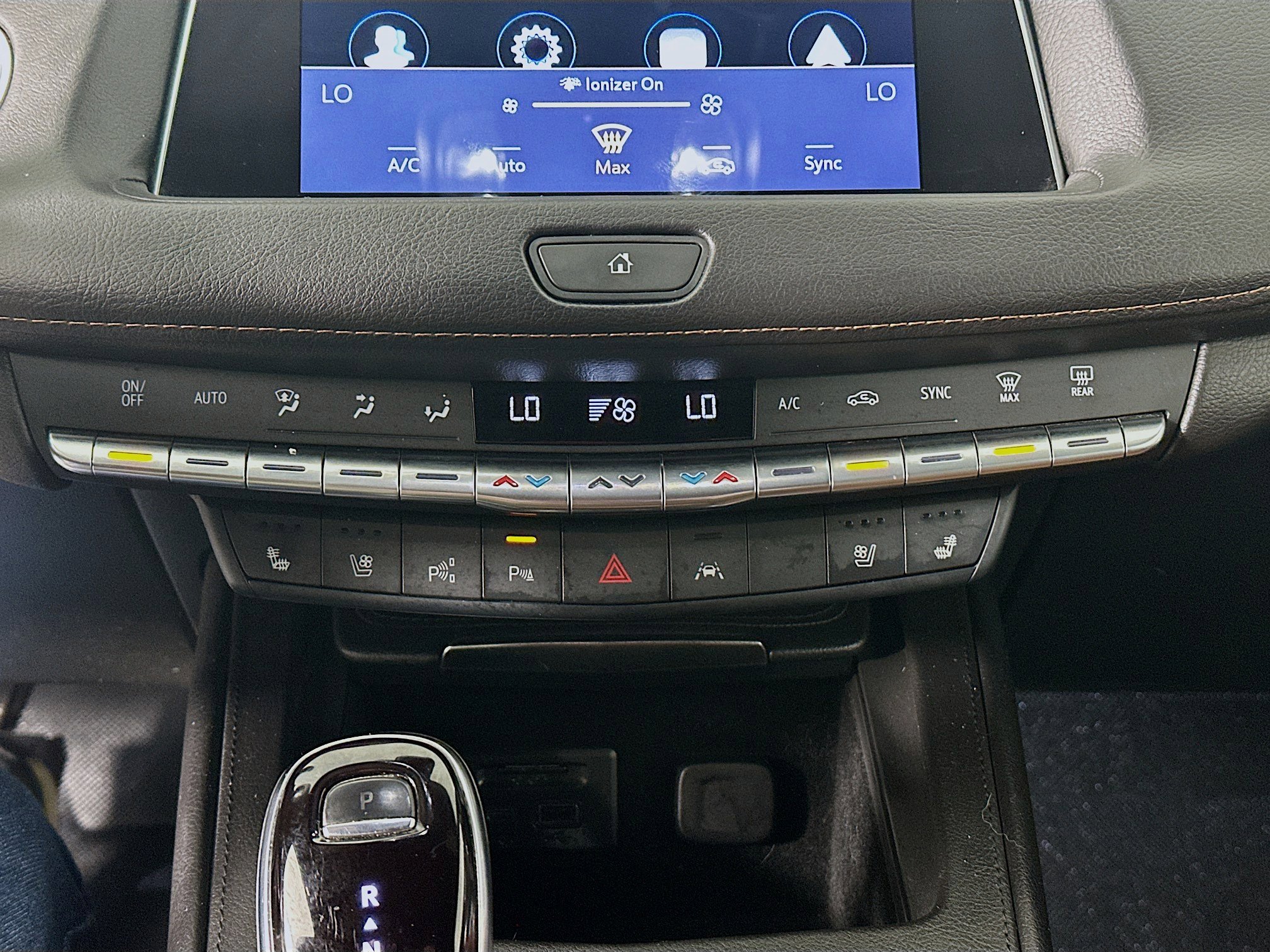 Used 2023 Cadillac XT4 Premium Luxury w/ Technology Package AWD/4WD image 24