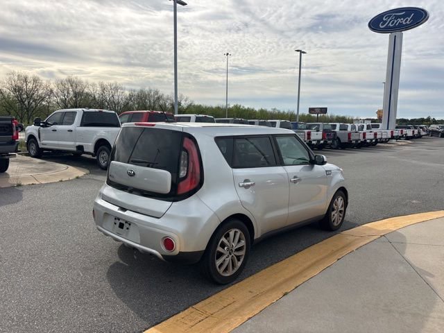 Used 2018 Kia Soul + image 5