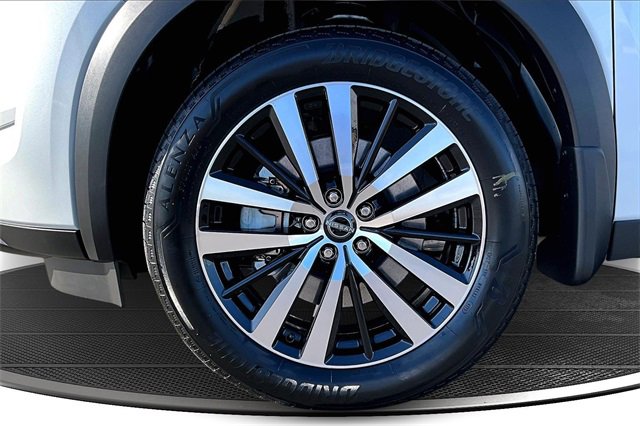 New 2025 Nissan Pathfinder Platinum image 13