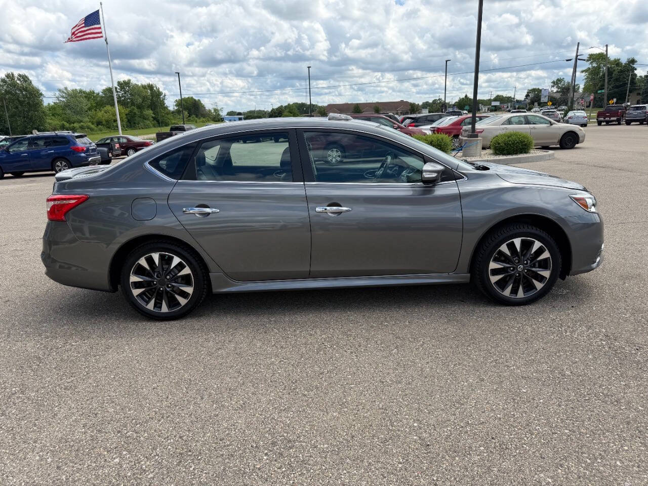 Used 2016 Nissan Sentra SR w/ SR Premium Package FWD image 6
