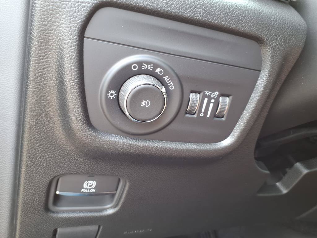 Certified 2025 Jeep Grand Cherokee Limited AWD/4WD image 16