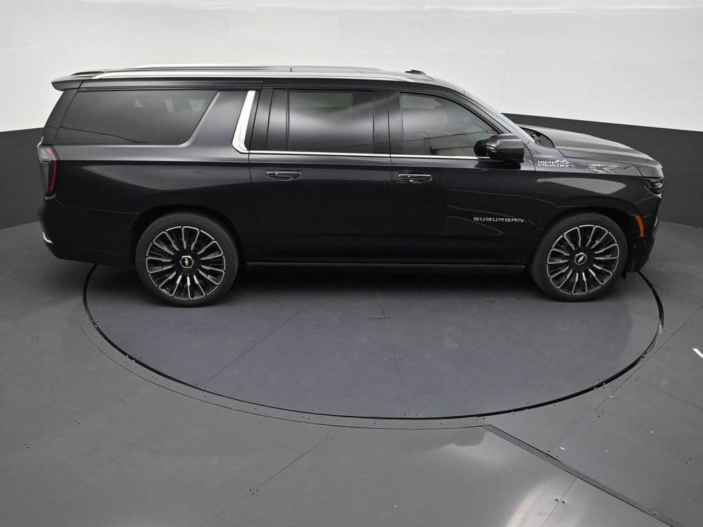 Used 2026 Chevrolet Suburban High Country AWD/4WD image 16