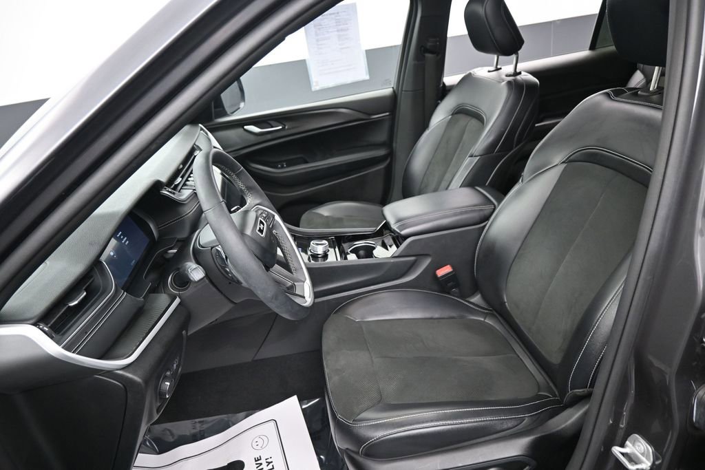 Used 2023 Jeep Grand Cherokee L Laredo AWD/4WD image 31