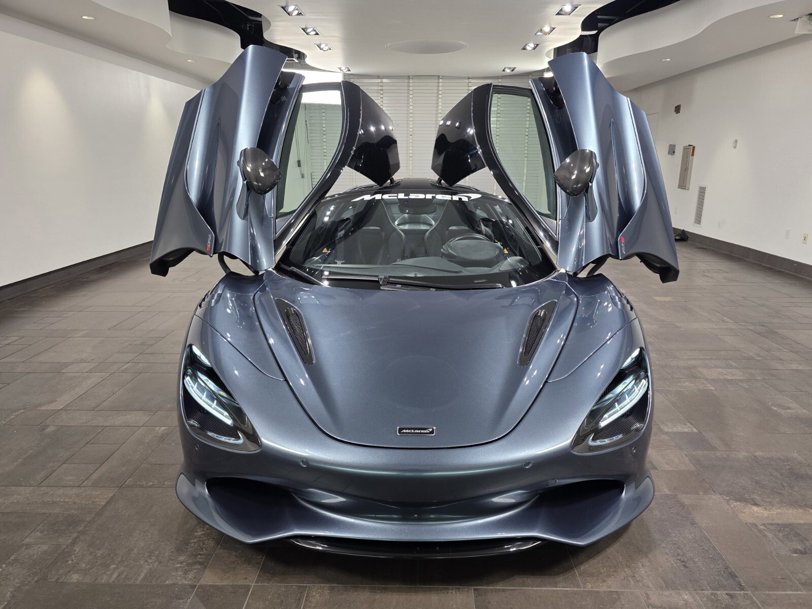Used 2024 McLaren 750S RWD image 21