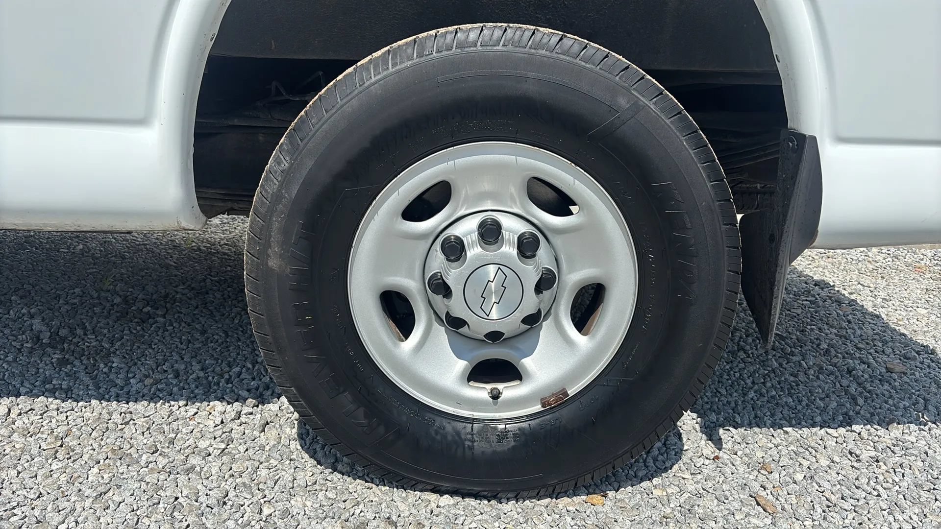 Used 2017 Chevrolet Express 2500 RWD image 2