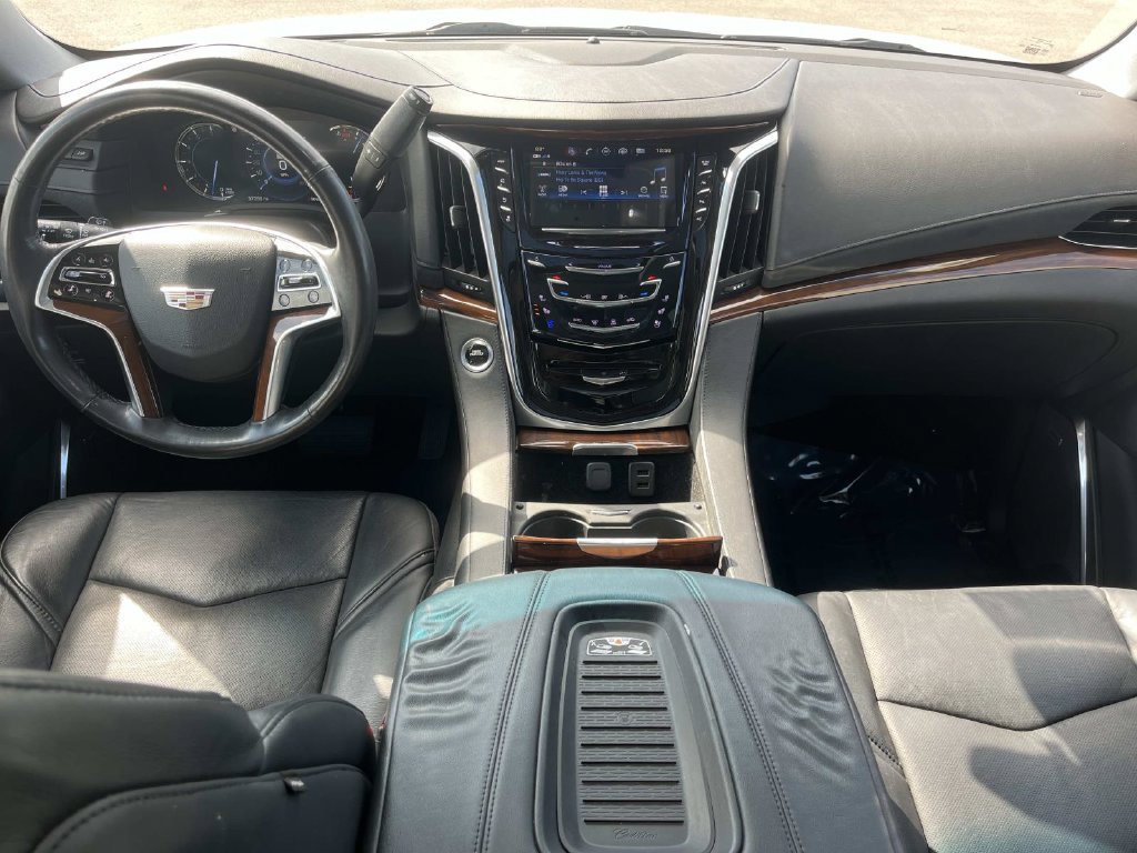 Used 2018 Cadillac Escalade ESV Premium Luxury AWD/4WD image 16