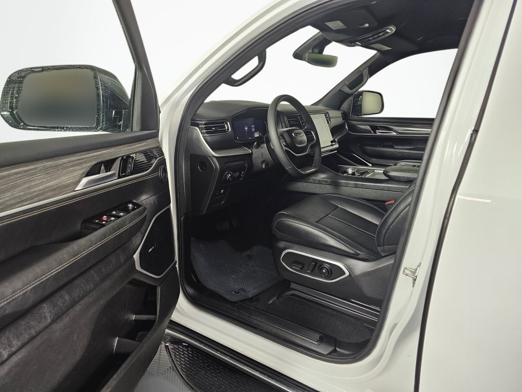 Used 2024 Jeep Wagoneer Series II AWD/4WD image 17