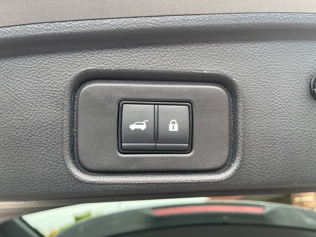 Used 2025 Nissan Pathfinder Platinum w/ Cargo Package image 10