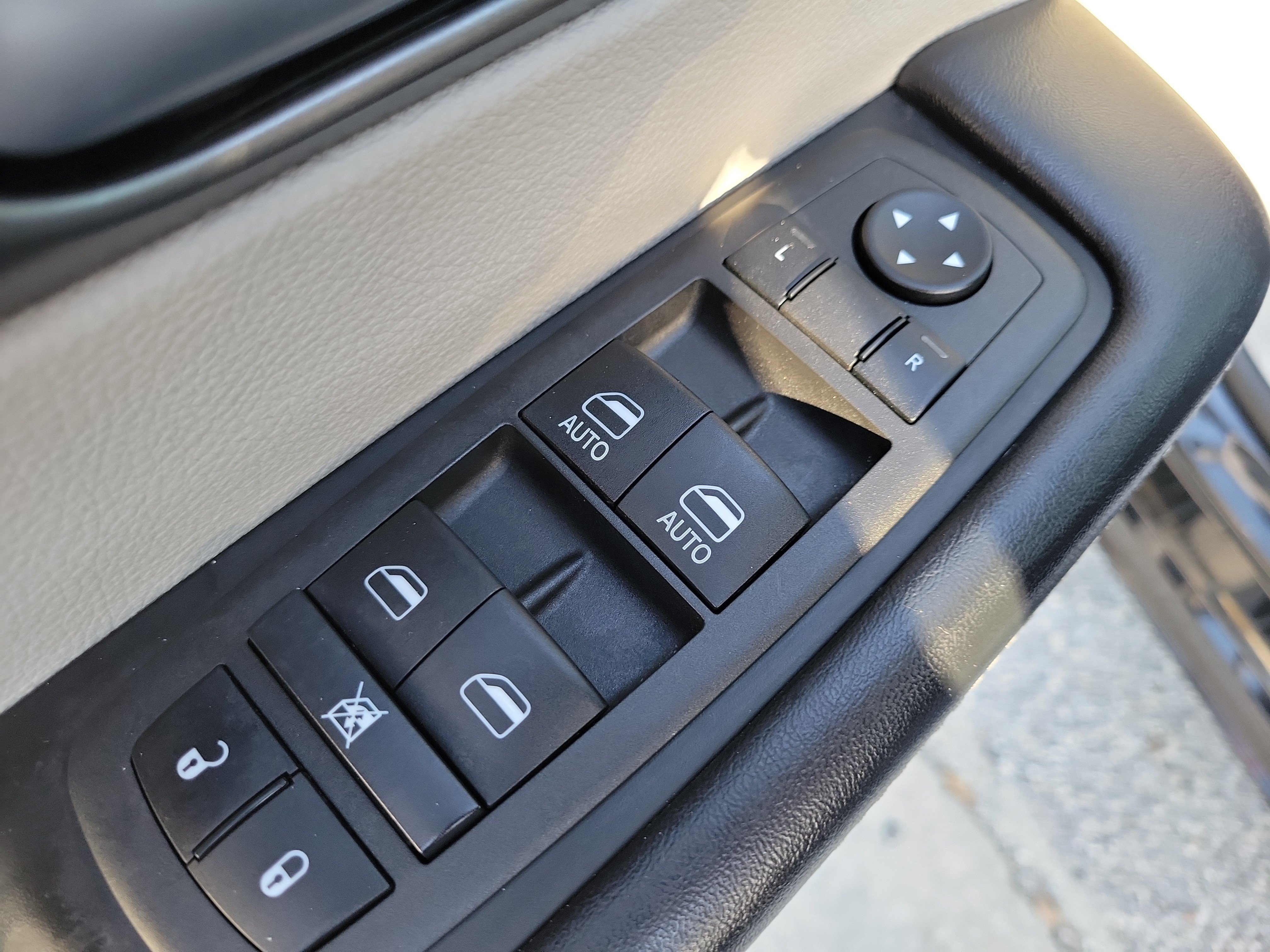 Used 2022 Chrysler Pacifica Touring-L FWD image 17