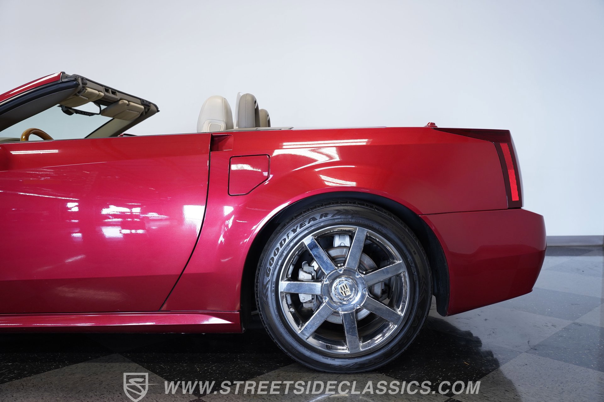 Used 2005 Cadillac XLR image 30
