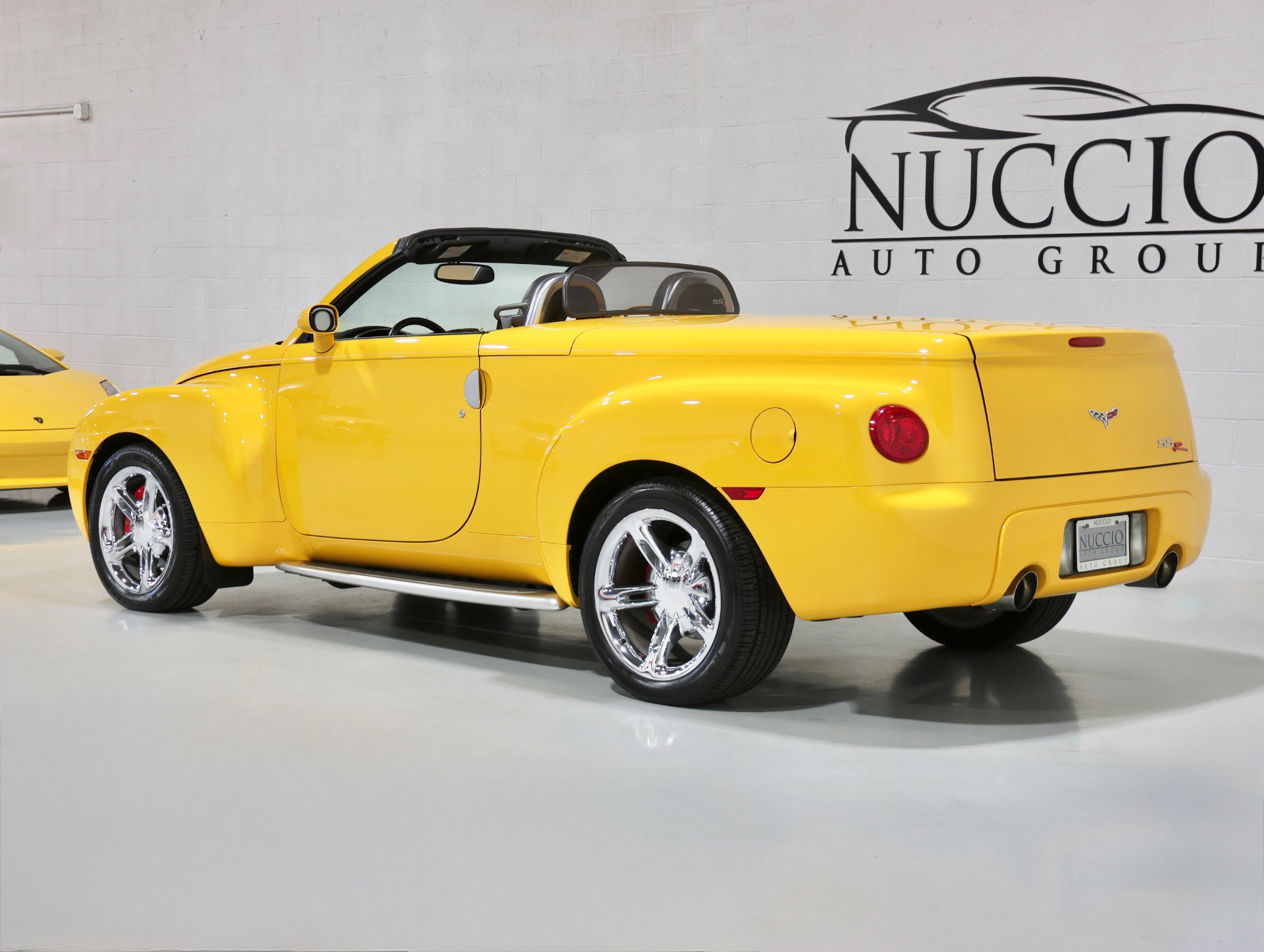Used 2005 Chevrolet SSR 6 Speed Manual - Only 12K Mile w/ Preferred Equipment Group image 30