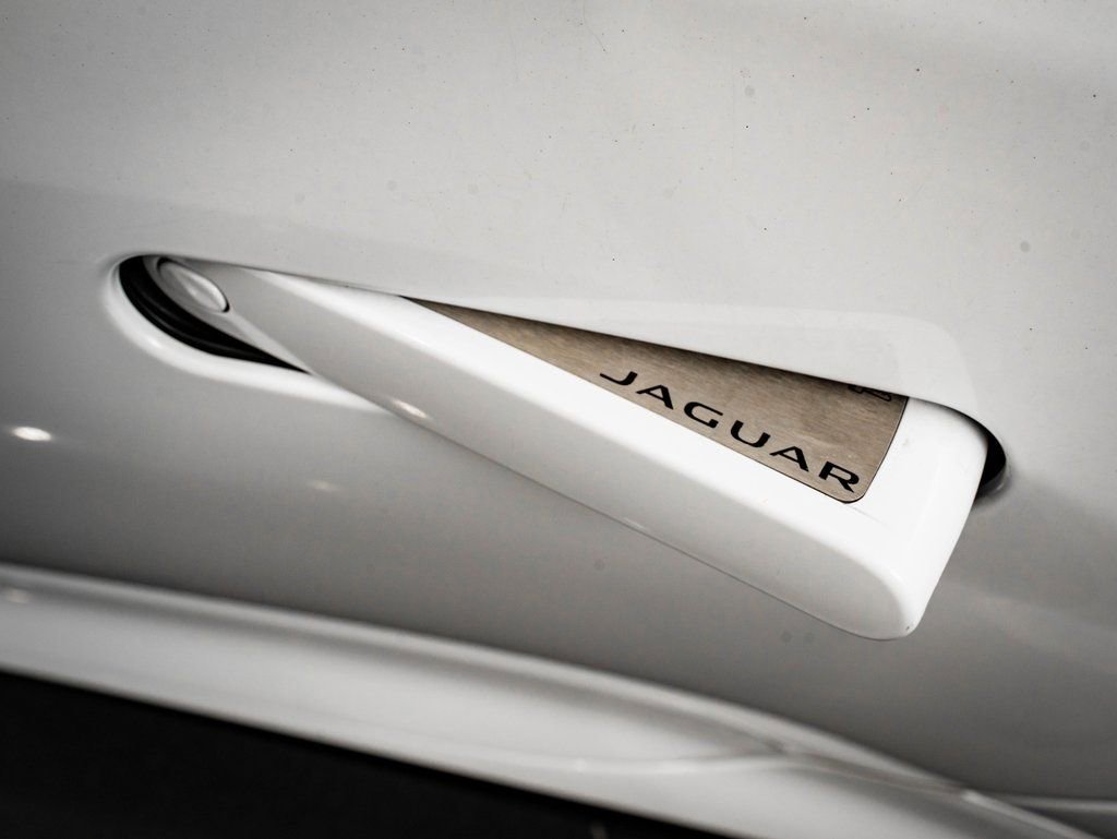 Used 2022 Jaguar F-TYPE R image 18