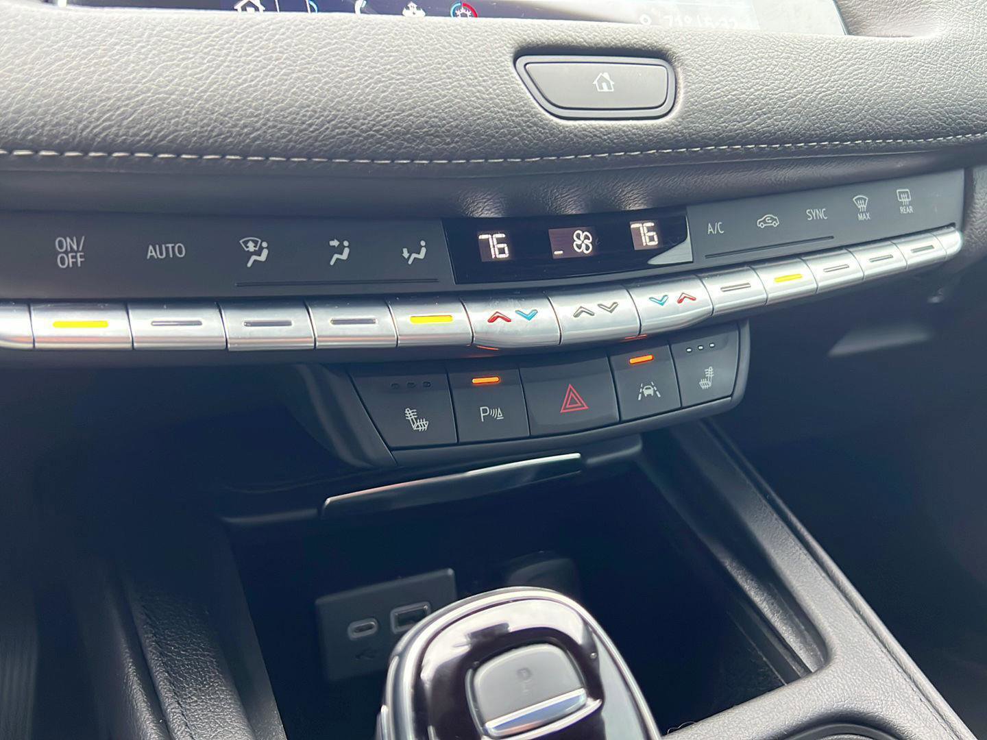 Used 2023 Cadillac XT4 Luxury w/ Cold Weather Package FWD image 18