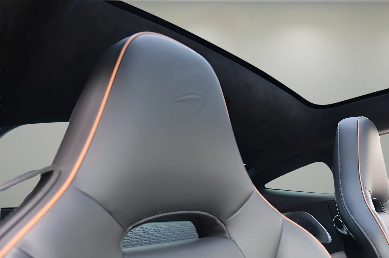 Used 2023 McLaren GT RWD image 15