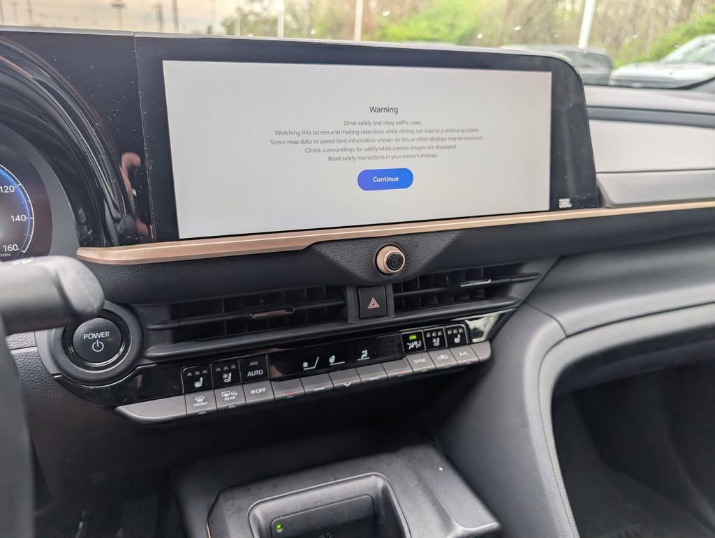 Used 2023 Toyota Crown Limited image 14