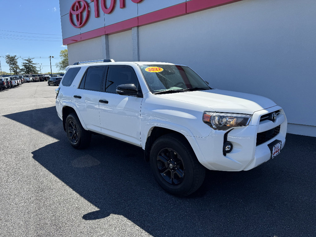 Used 2022 Toyota 4Runner SR5 Premium w/ Moonroof Package AWD/4WD image 4