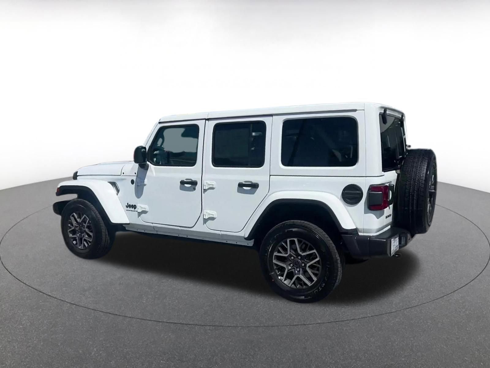 Used 2025 Jeep Wrangler Sahara image 10