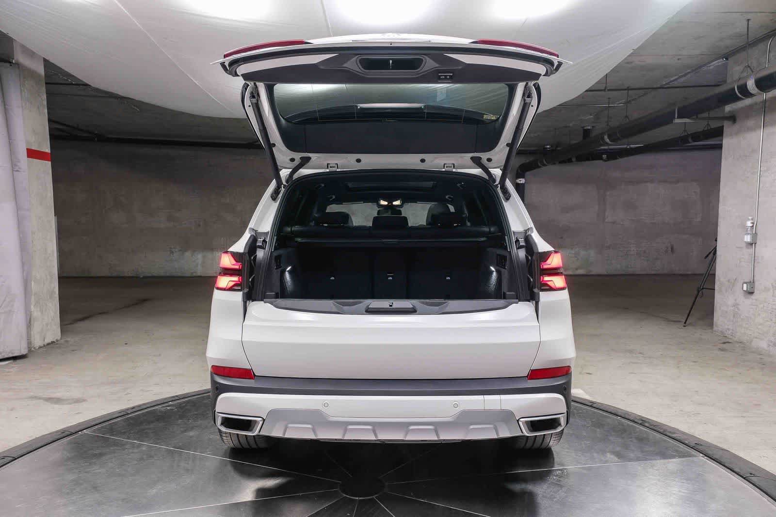 Used 2025 BMW X5 sDrive40i w/ Executive Package RWD image 31