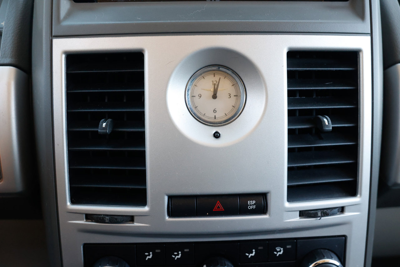 Used 2009 Chrysler Town & Country Touring image 34