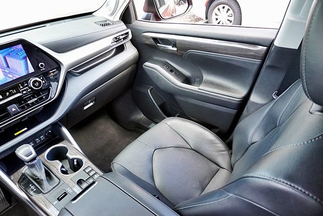 Used 2023 Toyota Highlander Limited FWD image 33
