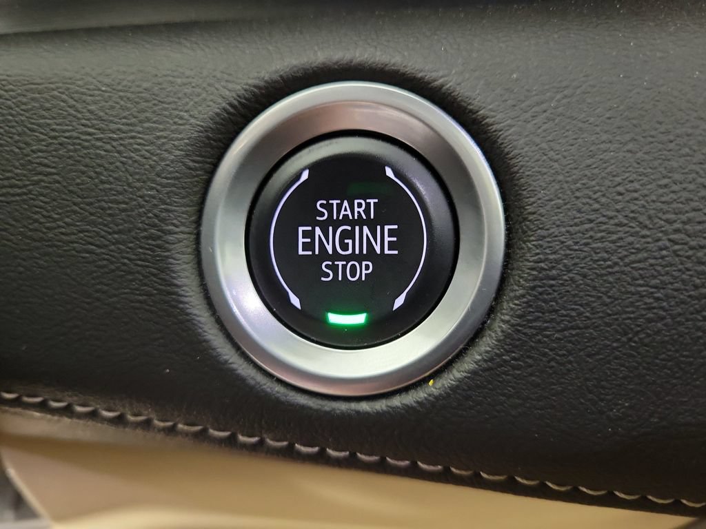 Used 2024 Cadillac Escalade Premium Luxury AWD/4WD image 30