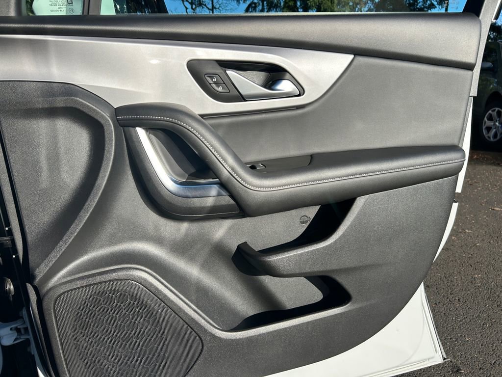 Used 2025 Chevrolet Blazer LT image 25