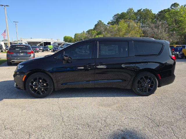 New 2026 Chrysler Pacifica Select w/ S Appearance Package FWD image 6